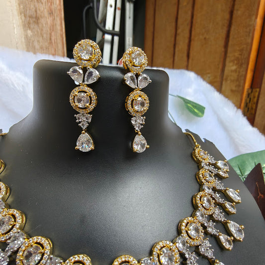 Diamond-Cut Silver Necklace Set with Sparkling Stones