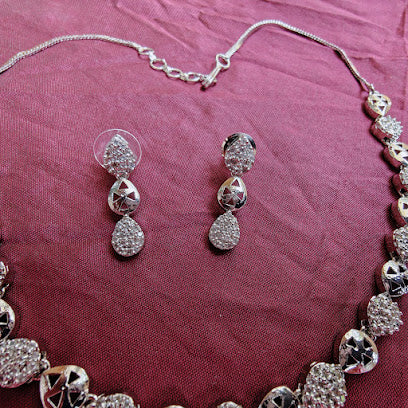 Gleaming Lush Necklace