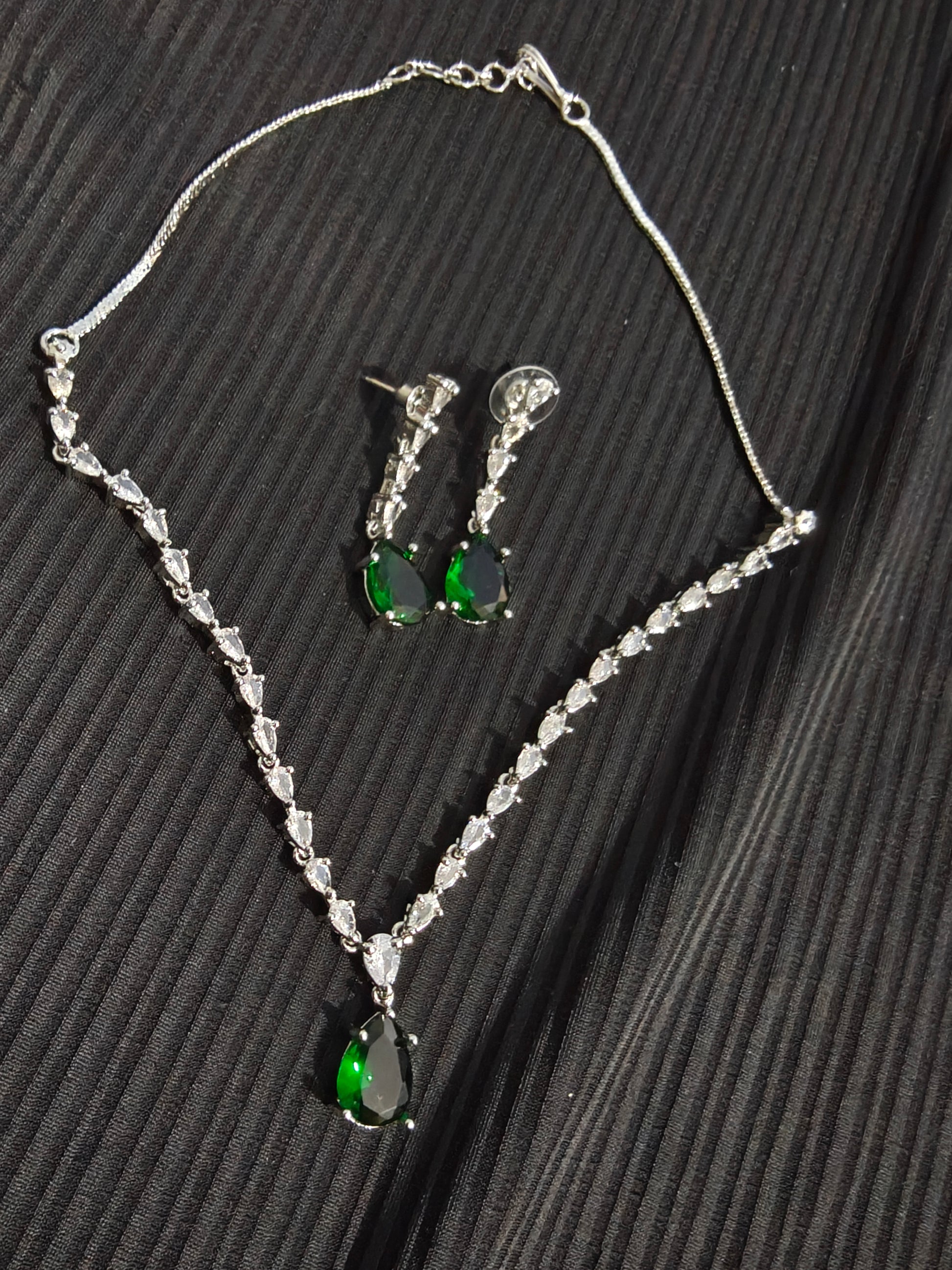 dark green stone necklace