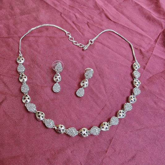Gleaming Lush Necklace