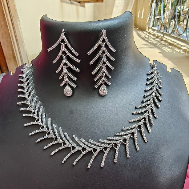 Silverleaf Elegance Necklace Set