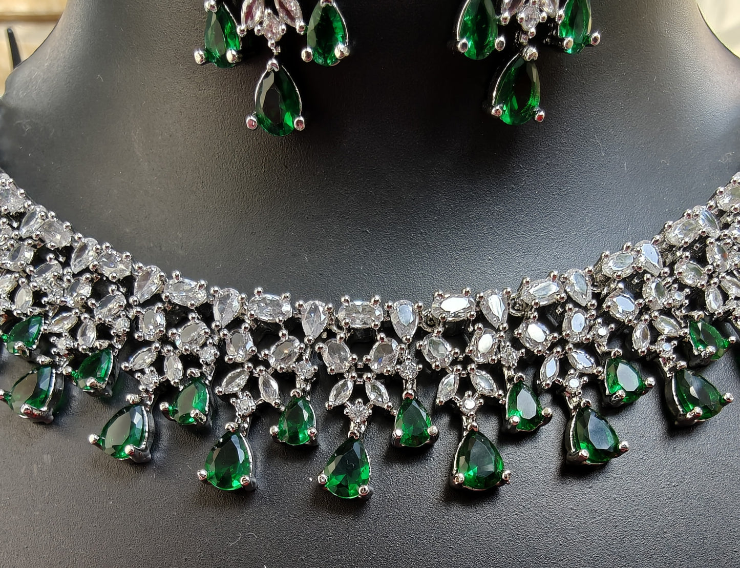 Emerald Grace Necklace Set