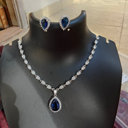blue and wite stone necklace